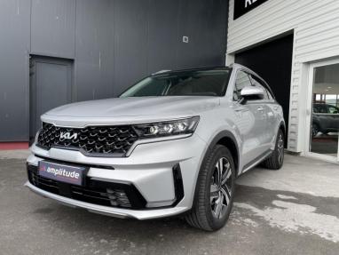 Voir le détail de l'offre de cette KIA Sorento 1.6 T-GDi 230ch HEV Design BVA6 4x2 7 places de 2023 en vente à partir de 408.06 €  / mois