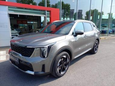 Voir le détail de l'offre de cette KIA Sorento 1.6 T-GDi 253ch PHEV Premium 4x4 7 places de 2024 en vente à partir de 567.55 €  / mois
